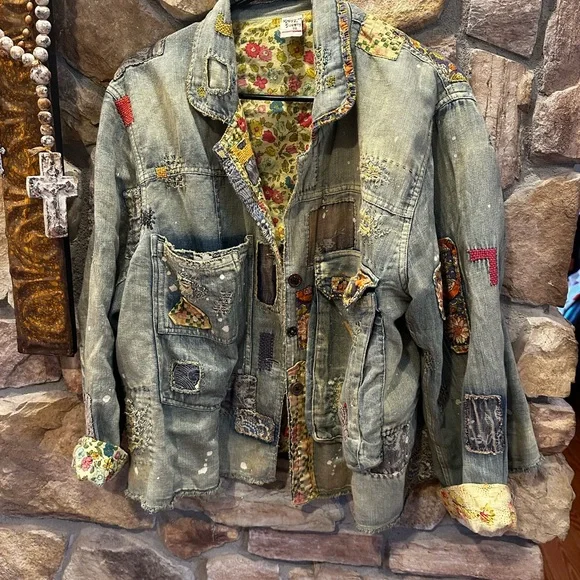 Magnolia Pearl unbreakable love denim jacket (✨PRICE FIRM✨) - Picture 2 of 5